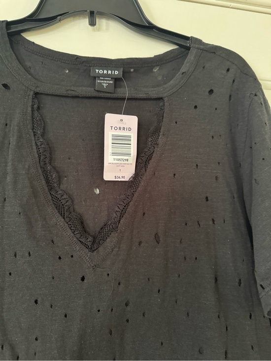 torrid Tops - torrid Black Distressed V-Neck Tee with Lace Trim Torrid size 1 NEW